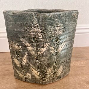 Vintage Japan Shino-ware Hand Made Dandelion Pattern Vase‎ Artist Stamped 9.25”